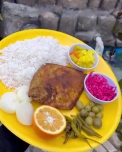 ماهی جنوب با دورچین در رستوران ماهی جنوب رشت در مشاغل ممتاز