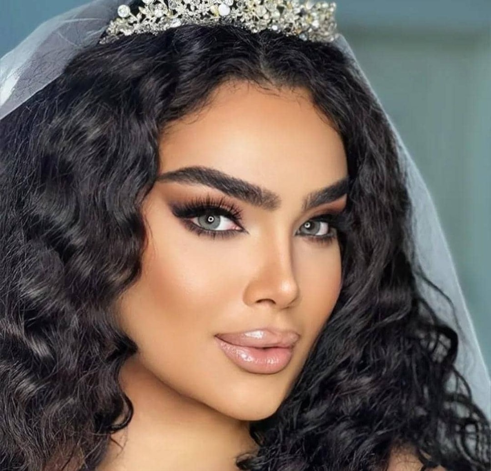 وک نهایی عروس با میکاپ و شینیون تخصصی در سالن زیبایی فرنوش فلاح آمل-مشاغل ممتاز