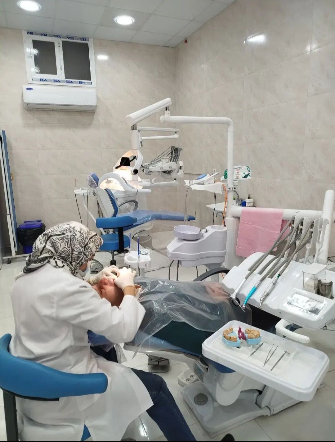 نمای داخلی کلینیک دندانپزشکی دانا در یزد-مشاغل ممتاز