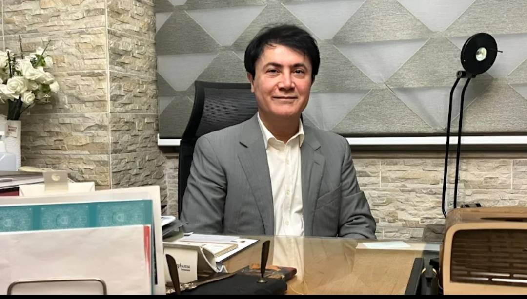 متخصص پوست و مو دکتر کامبیز ماهوتی رشت_مشاغل ممتاز