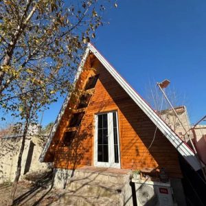 اقامتگاه سوئیسی رسا در فومن با معماری A-Frame و نمای جنگلی -مشاغل ممتاز