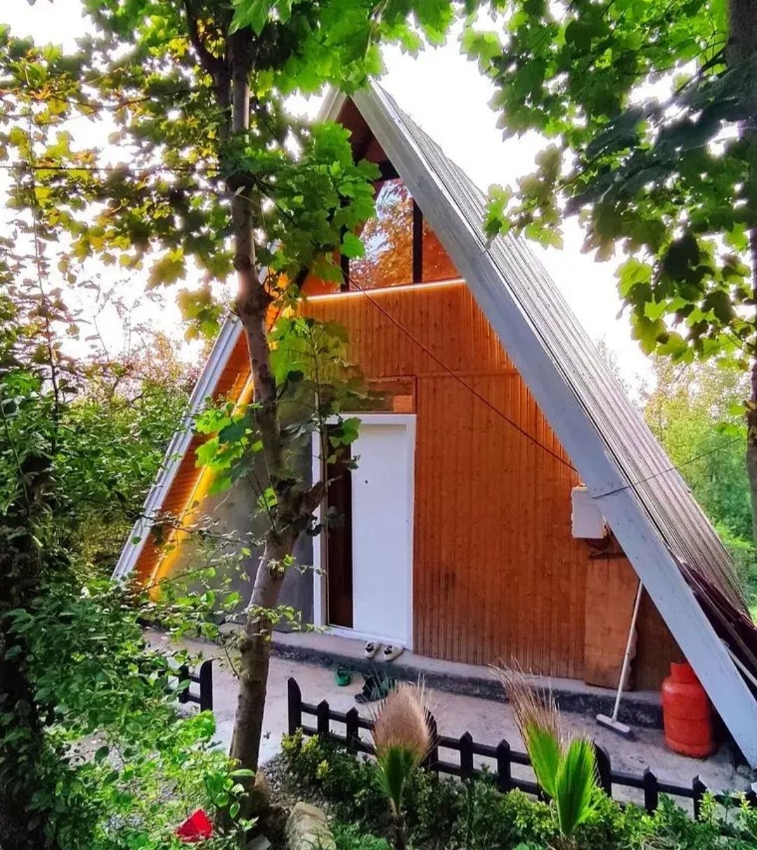 نمونه اجرای کلبه سوئیسی چوبی در رشت توسط مجموعه جانا-مشاغل ممتاز