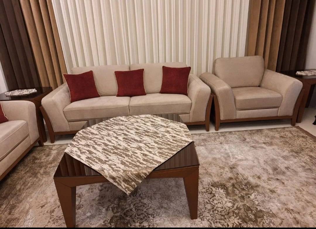 رویه‌کوبی انواع مبلمان راحتی و مدرن در تهران با ضمانت ۱۸ ماهه در مجموعه مدرن به مدیریت آقای پیرهادی-مشاغل ممتاز