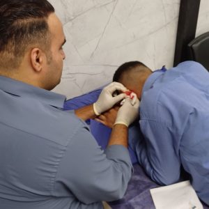 پرستار متخصص در حال ارائه مشاوره و خدمات پرستاری حسینی در گرگان – مشاغل ممتاز