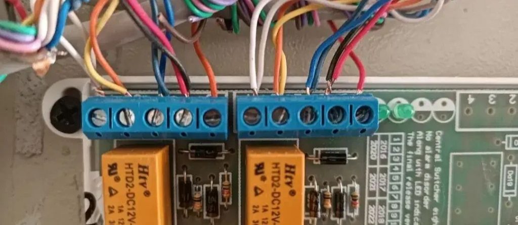 کارگاه برق‌کشی ساختمان خلیلی در بم