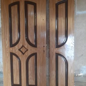 نمونه کار رنگکاری درب چوبی غفاری در اصفهان با رنگ پلی‌اورتان -مشاغل ممتاز