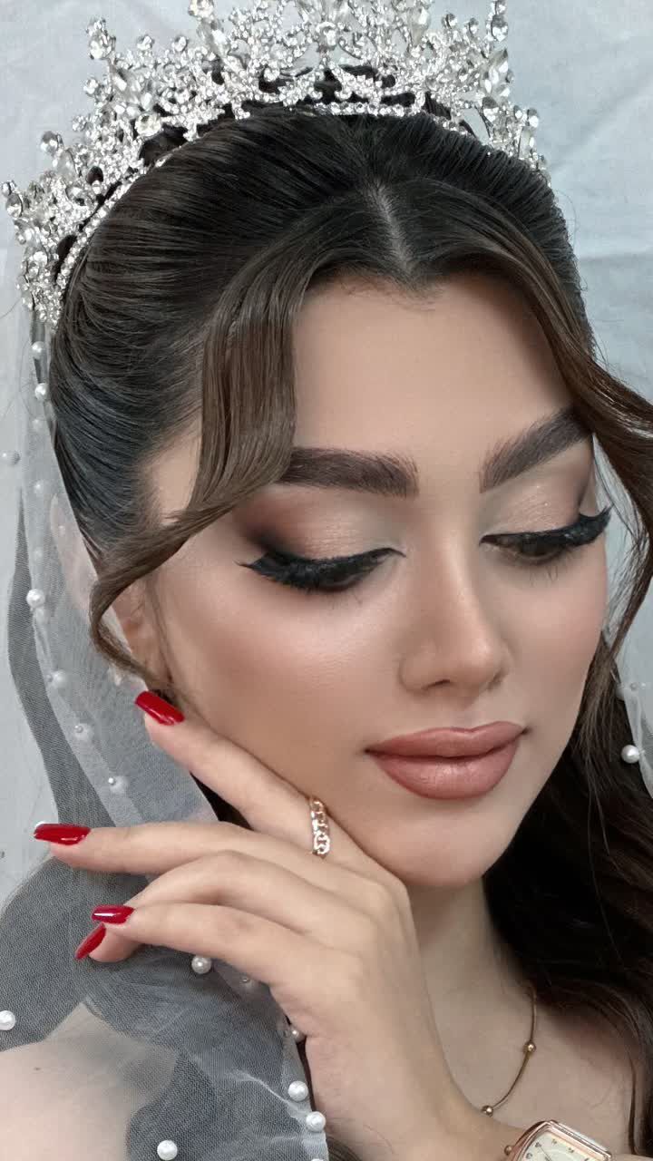 خدمات و آموزش میکاپ عروس معصومه اورَعی در قم-مشاغل ممتاز