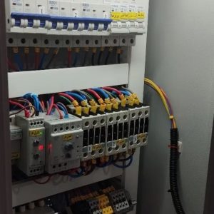 ساخت تابلو برق صنعتی حرفه‌ای برای کارخانه و کارگاه -مشاغل ممتاز