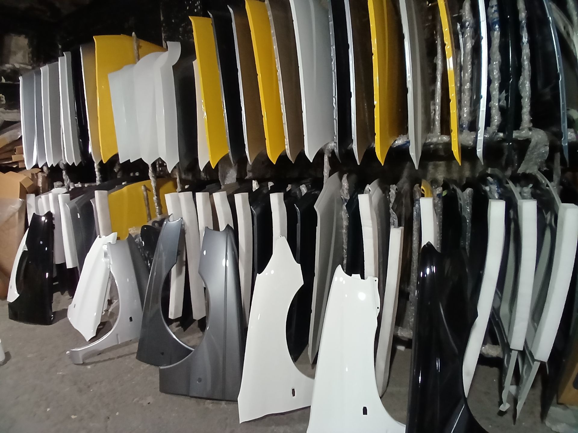 فروش سینی جلو و رکاب خودرو رنگ کوره ای در پخش عرفان تهران - مشاغل ممتاز