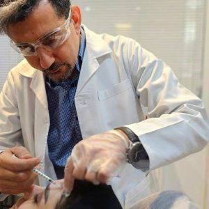 درمانگاه پوست و مو آدینا در قم | کاشت مو طبیعی با طراحی خط رویش حرفه‌ای-مشاغل ممتاز