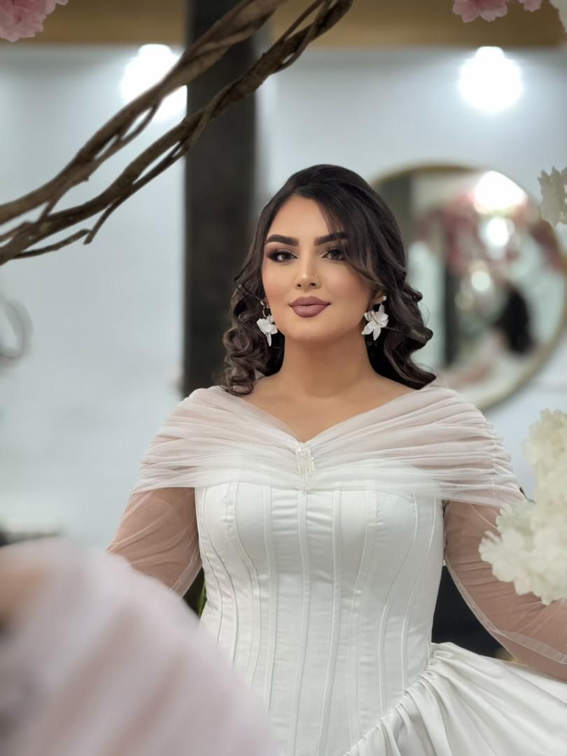گریم تخصصی و کانتورینگ صورت توسط میکاپ آرتیست حرفهای در آتی بیوتی-مشاغل ممتاز