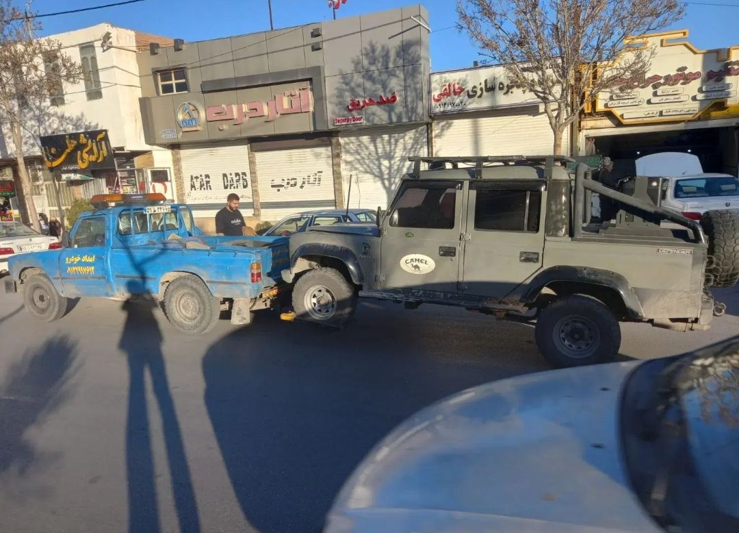 حمل ایمن خودروهای تصادفی در کرمان توسط یدک کش پور شیخ علی-مشاغل ممتاز