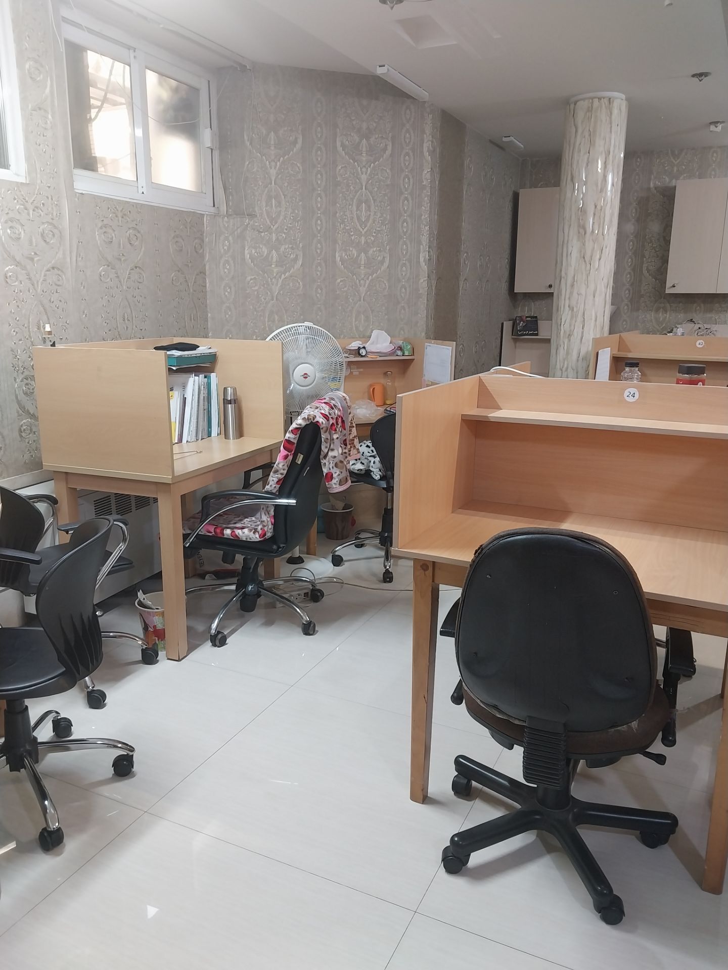 فضای استراحت در سالن مطالعه دخترانه فرهیختگان در مشهد -مشاغل ممتاز