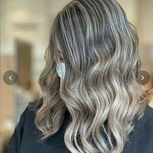 آموزش خدمات رنگ و لایت رها محمدیه قزوین در حال اجرای تکنیک بالیاژ_-مشاغل ممتاز