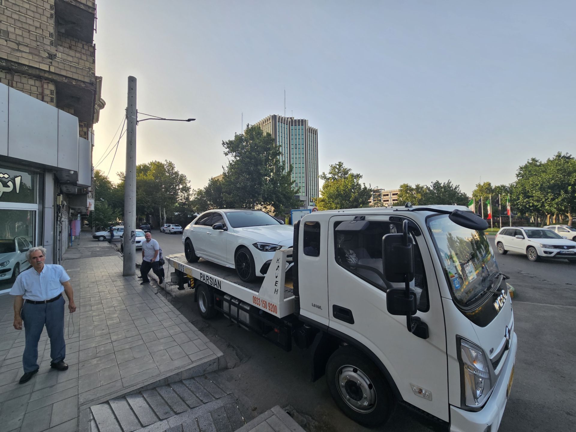 کفی خودروبر پارسیان در مشهد مطمئن‌ترین گزینه امداد جاده‌ای-مشاغل ممتاز
