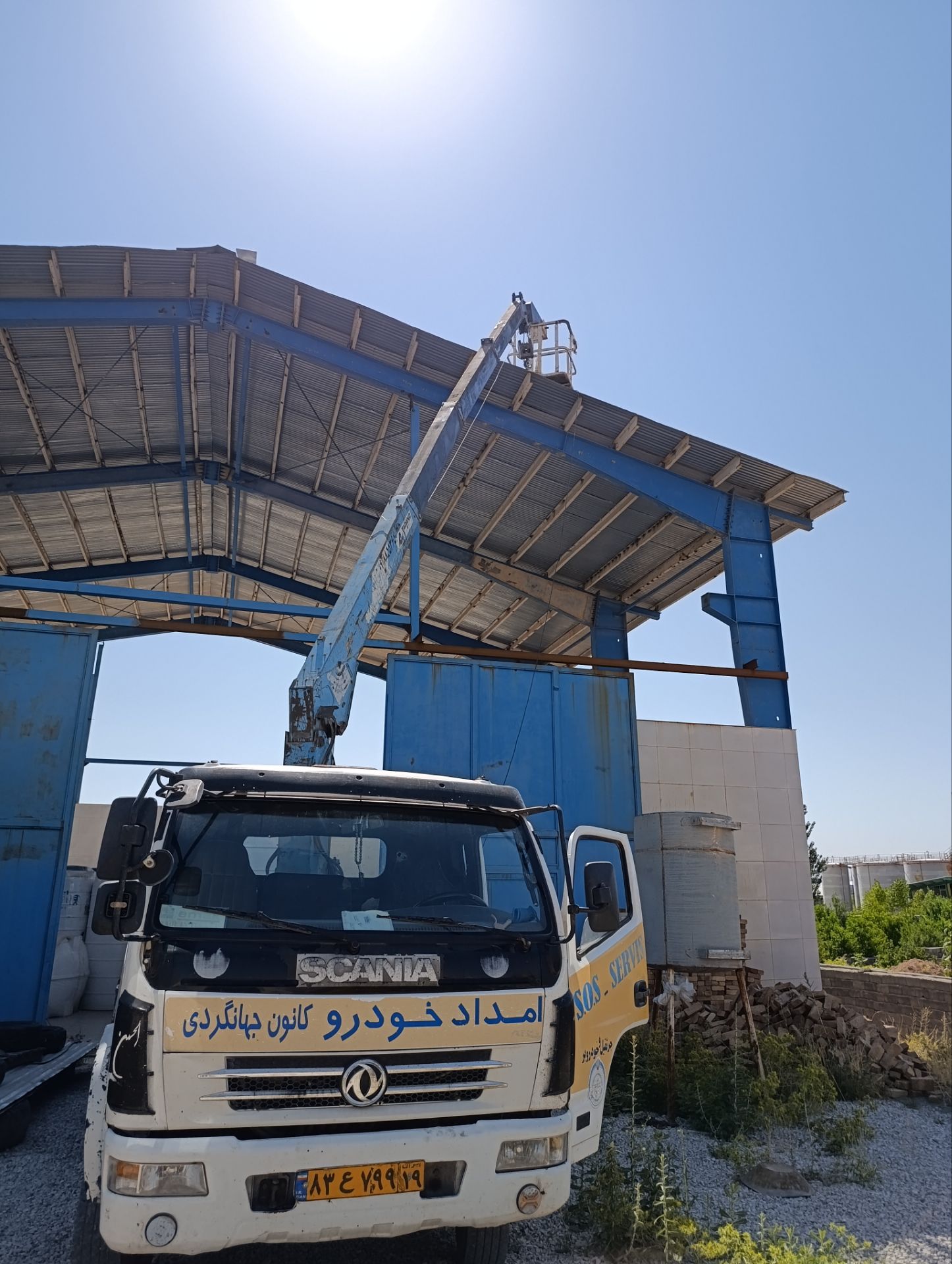. نمای ناوگان مجهز جرثقیل و خودروبر خسروی در شهر کرمانشاه -مشاغل ممتاز