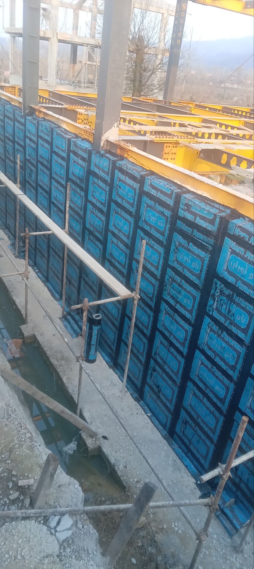 عایقکاری رطوبتی فونداسیون و پی ساختمان در رشت توسط ایزوگام پارسا-مشاغل ممتاز